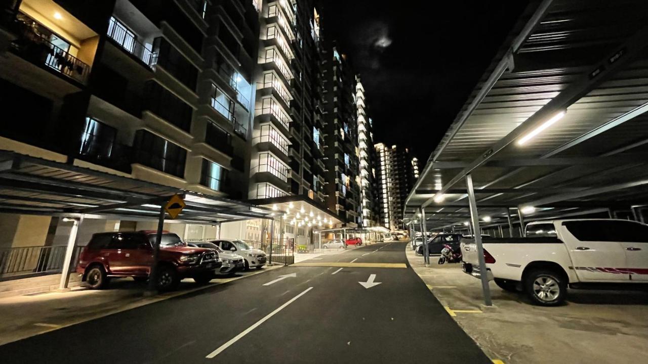 Sandakan Homestay Sea-Forest View Apartment 2R2B 海森雙景公寓 Exterior photo